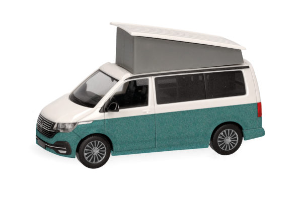 Herpa: Volkswagen (VW) T6.1 California, Candy Weiß / Bay Leaf Green metallic
