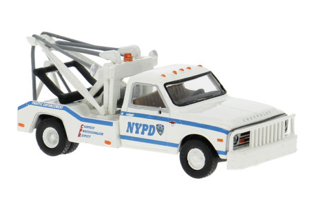 Brekina: Chevrolet C30 Abschleppwagen "NYPD" (USA)