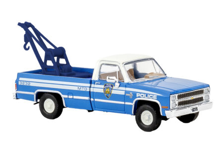Brekina: Chevrolet C10 Pickup mit Abschleppvorrichtung "NYPD" (USA)