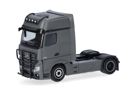 Herpa: MB Actros '18 L GS Zugm. 2achs mit Lampenbügel und Rammschutz, grau