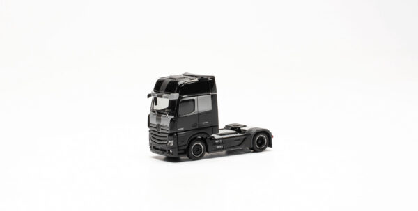 Herpa: MB Actros GS Zugm. "Edition 3", schwarz-0