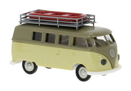 Brekina: VW T1b Kombi mit Dachgepäckträger und Schlauchboot, grau/hellgrün