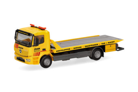 Herpa: Mercedes-Benz Atego 13 Plateau-Abschlepp-Lkw "Jäger"