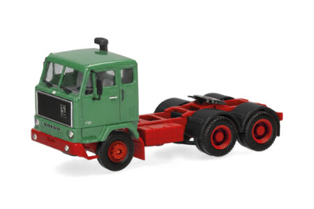 Herpa: Volvo F89 Zugmaschine 3achs, resedagrün