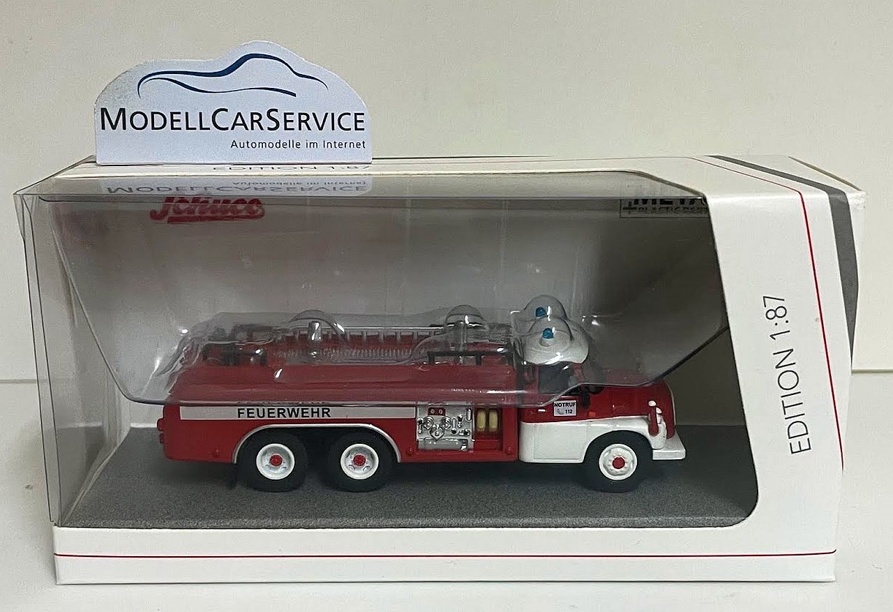 Schuco 1/87: Tatra T148 "Feuerwehr" Tanklöschfahrzeug, rot/weiß – Bild 3