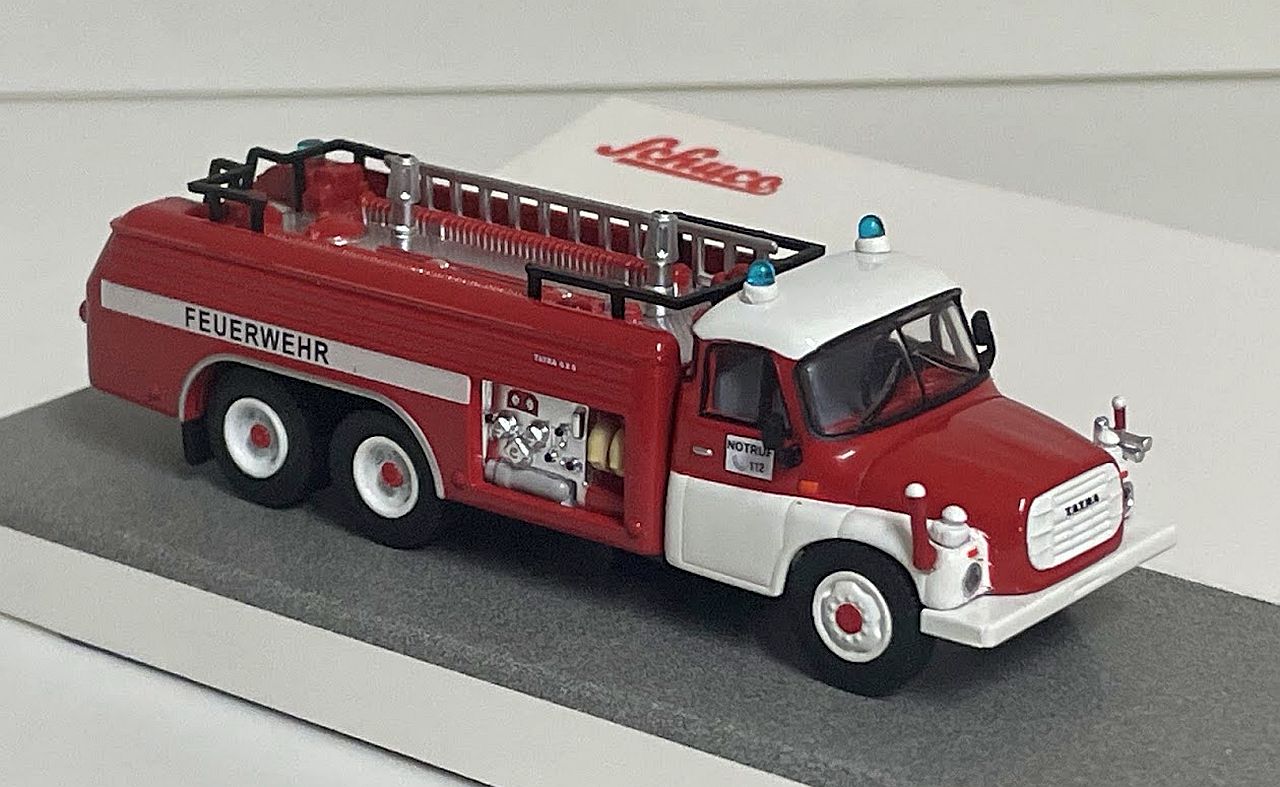 Schuco 1/87: Tatra T148 "Feuerwehr" Tanklöschfahrzeug, rot/weiß