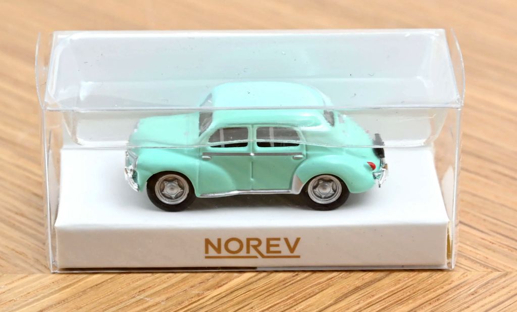 Norev 1/87: Renault 4CV (1955), Vert d'eau – Bild 2