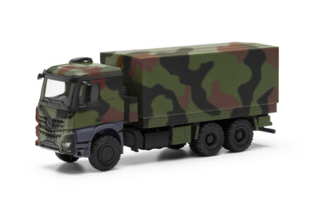 Herpa Military: MB Arocs 6x6 Pritsche/Plane, dekoriert-0