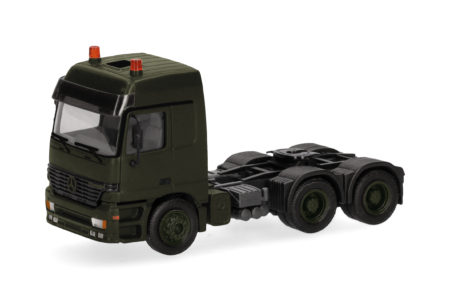 Herpa Military: MB Actros L (96) MP1 Zugm. 3achs (6x4), olivgrün (B)