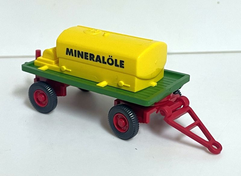 Wiking: 3 Flachpritschen-Anhänger, grün/rot, mit Zubehör "Aufsetztanks" – Bild 5