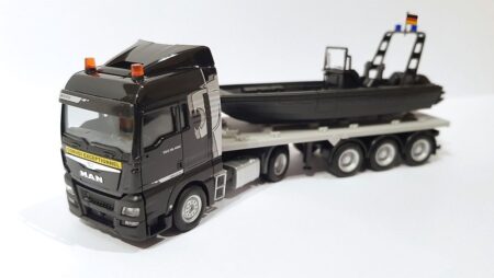 Herpa/Wiking: MAN TGX XLX "Bundespolizei GSG 9" mit Einsatzboot (Convoi-Ausführung)-0