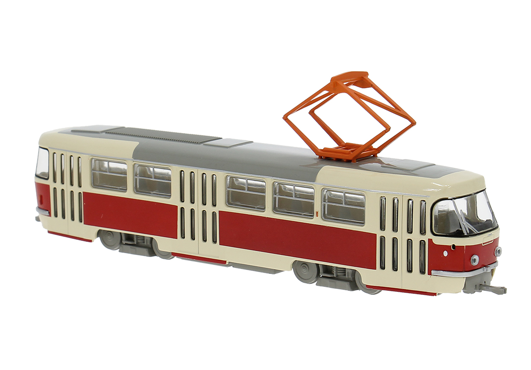 Brekina: Tatra Straßenbahn T3/T4 (1970), hellbeige/rot