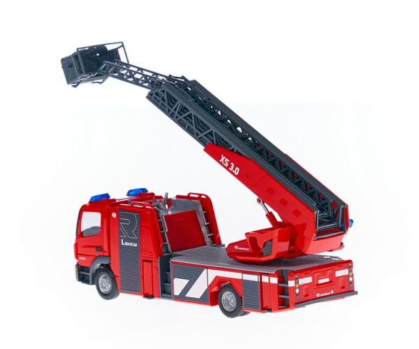 Herpa: MB Atego Rosenbauer L32A-XS 3.0 DL "Vorführfahrzeug"-17846